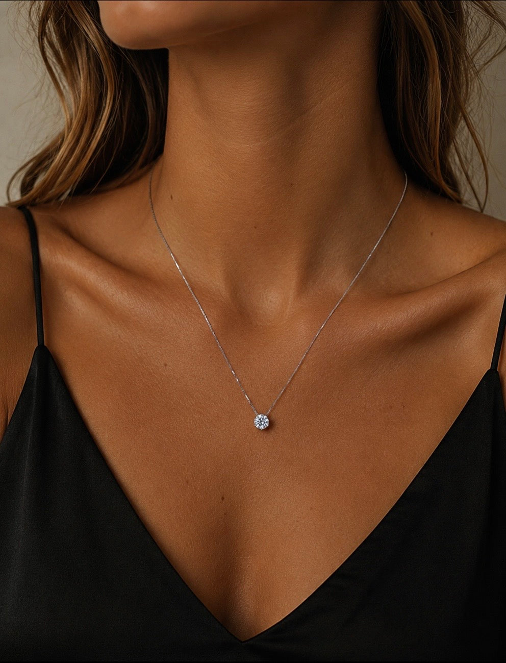 De Lumen Classic Moissanite Necklace in S925 sterling silver with moissanite pendant, alternate view 2