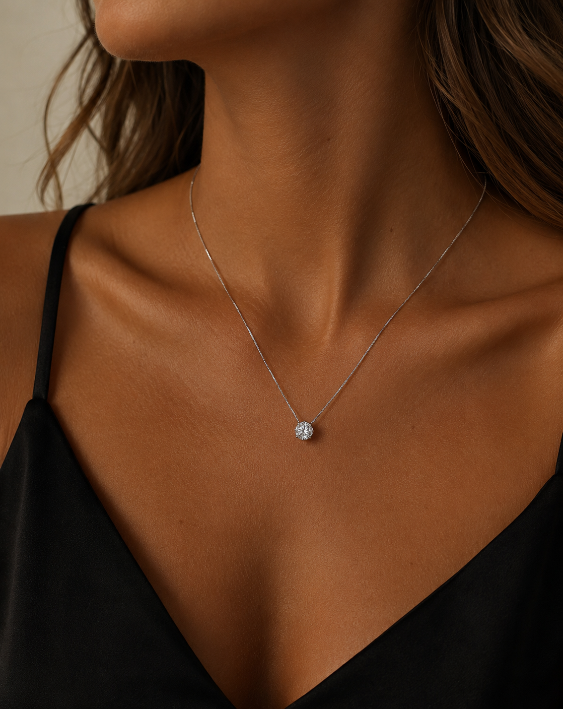 De Lumen Classic Moissanite Necklace in S925 sterling silver with moissanite pendant, alternate view 4
